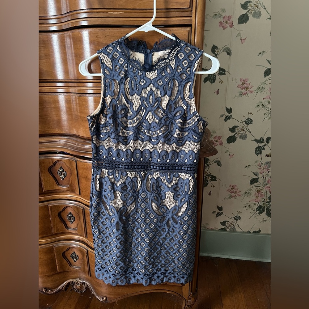 Mi Ami lace shift dress, size xs
